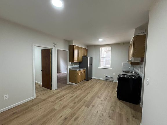 2nd image of 32-20 41st St Unit 1R