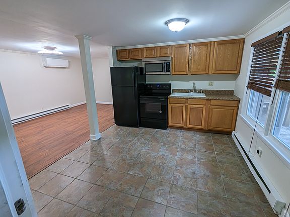 4th image of 122 Laurel Manor Ln #B