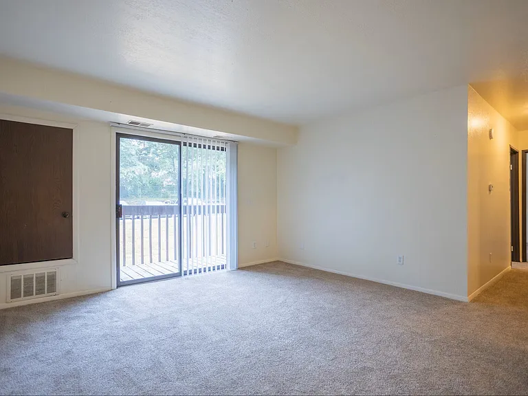 Leonard East Apartments Immediate Move In — Photo 4