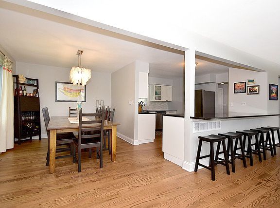 3rd image of 328 N Clarendon Ave