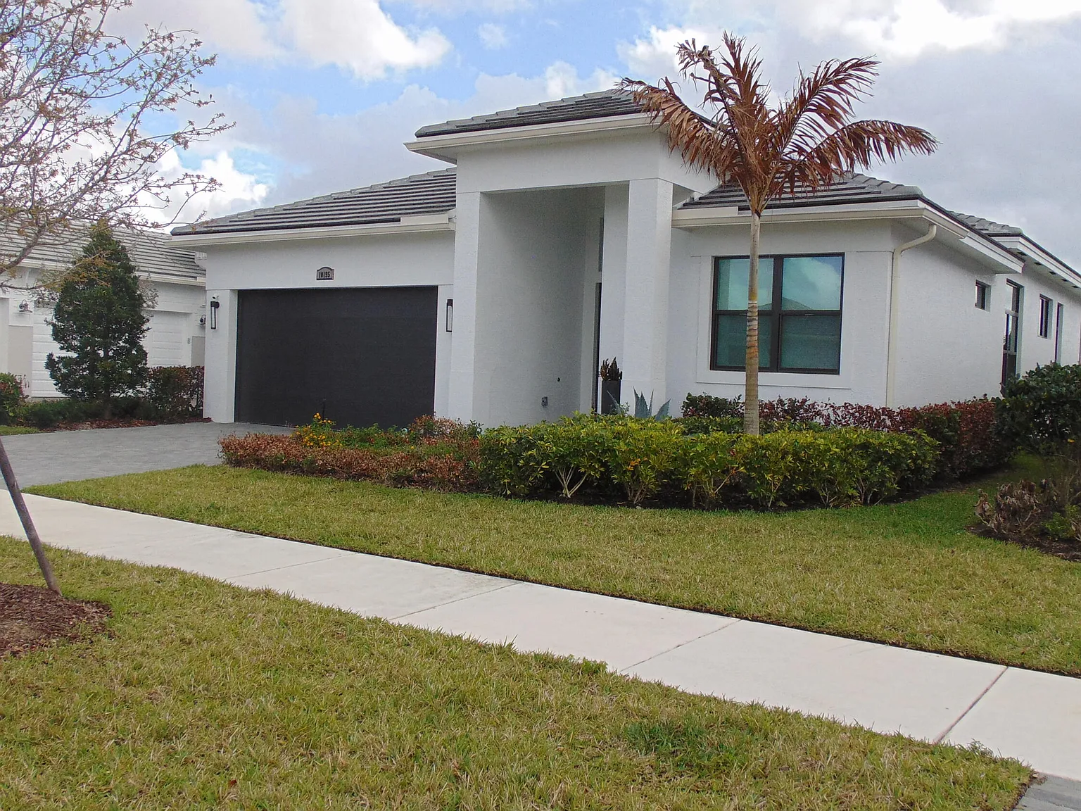 3 bed, 3.0 bath, 2289 sqft, $4,000 — Photo 4