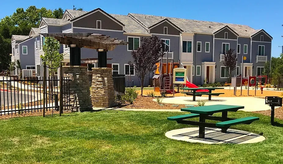 3 bed, 1364 sqft, $3,500 — Photo 4