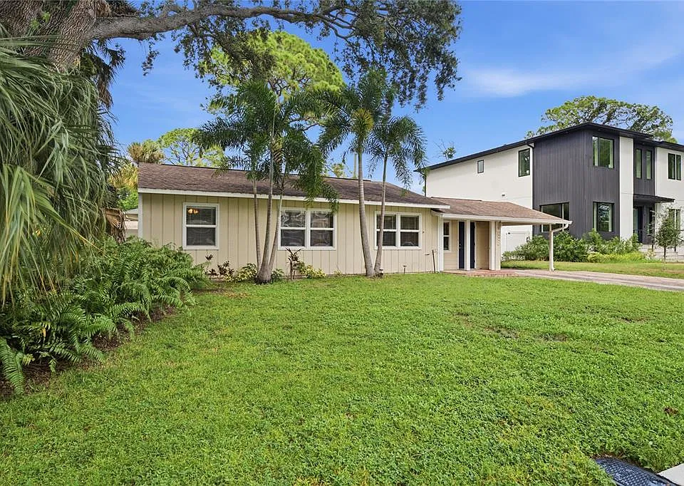 4627 W El Prado Blvd