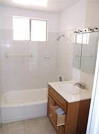 5th image of 1605 Curtis St