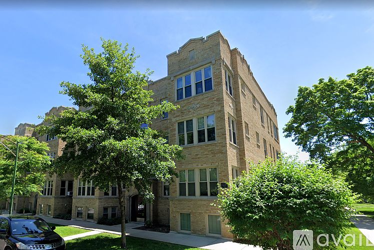1st image of 1923 W Argyle St #2