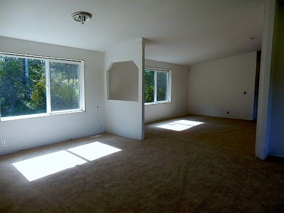 3rd image of 170 E Carols Pl