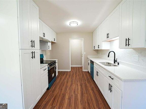 5th image of 927 Rowland St