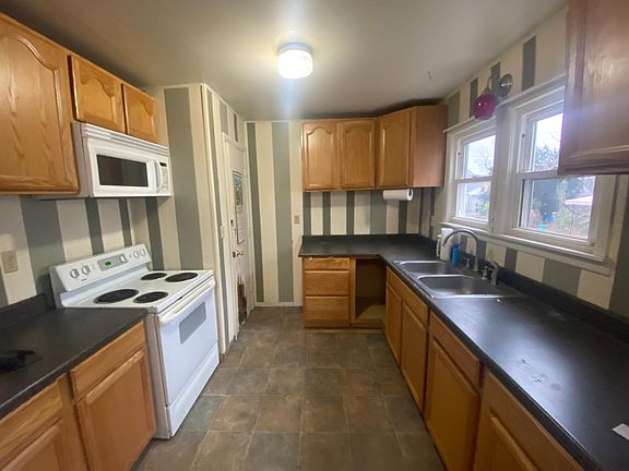 2nd image of 217 Mary St