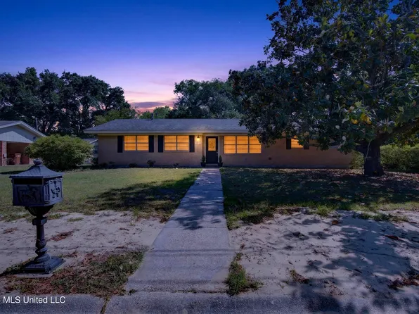 2535 Meadow Rd, Biloxi, MS 39531