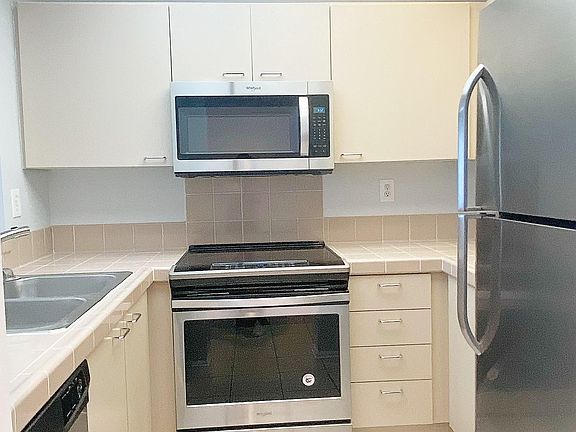 5th image of 525 E Seaside Way Unit 302