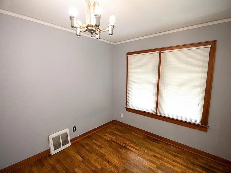 810 Illinois Ave — Photo 9