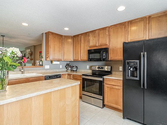 5th image of 920 Ledgestone Dr