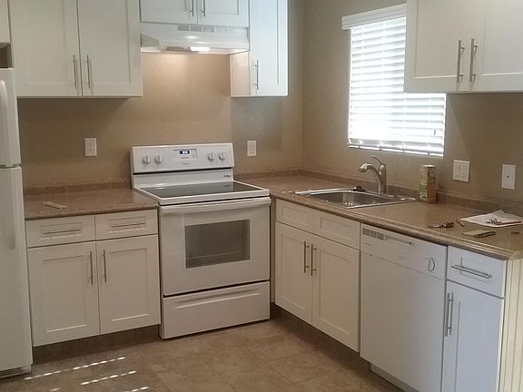 3rd image of 802 E Townley Ave