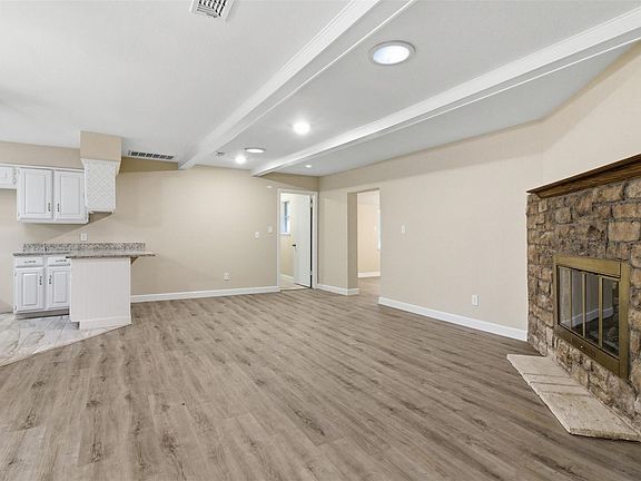 4th image of 2703 Oak Cliff Ln
