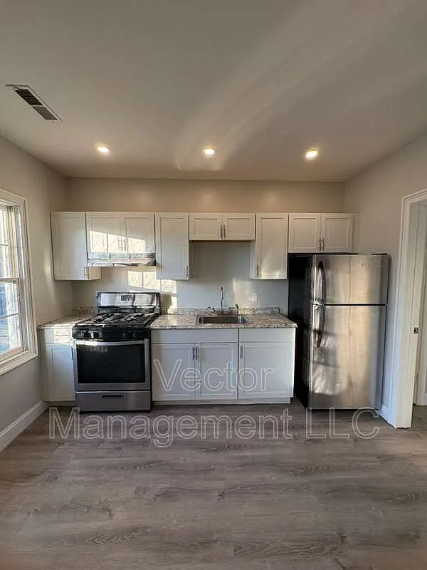 2842 Dixwell Ave — Photo 1