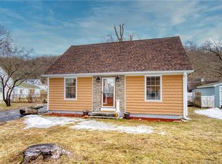 8 Manor Rd, East Haven, CT 06512