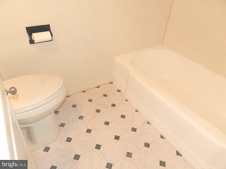 513 12th St NE #9 — Photo 23