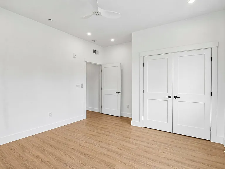 1060 Main Street — Photo 50