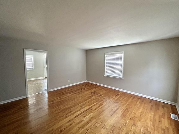 5th image of 525 W Lexington Ave