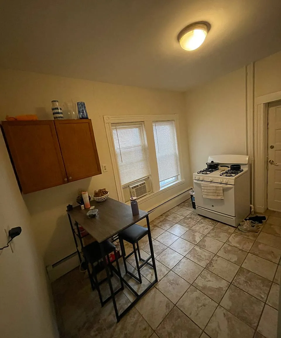 2 bed, 620 sqft, $2,400 — Photo 3