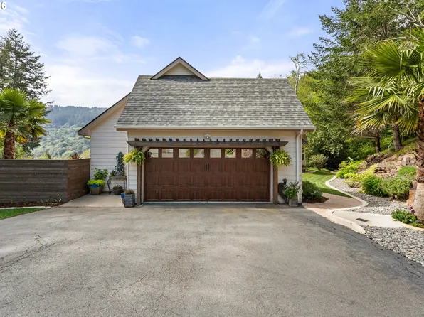 17146 Mountain Dr, Brookings, OR 97415
