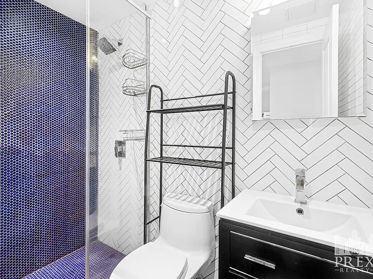 329 E 10th St #7 — Photo 12