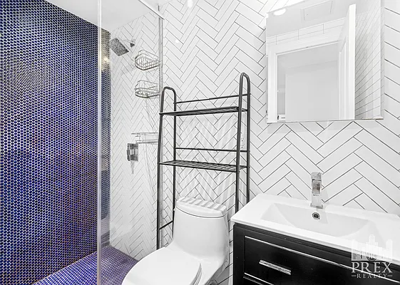 Bathroom, photo 1