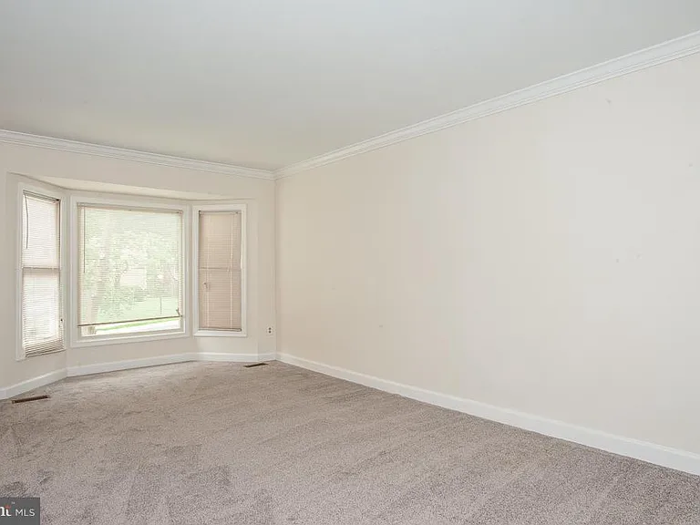 6071 Joust Ln — Photo 3