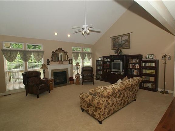 4th image of 1123 Hayward Cir