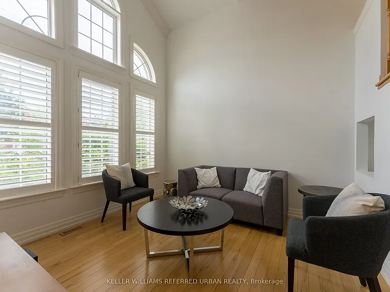25 Ocean Ave — Photo 2