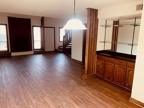 3rd image of 225 Rock Knoll Dr