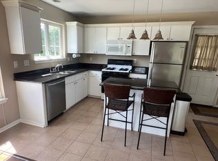 410 E State St APT D, Geneva, IL 60134
