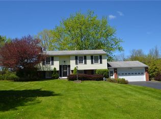 12 Airy Dr, Spencerport, NY 14559