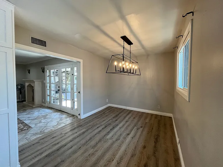15358 Leadwell St — Photo 5