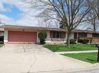 1233 Springdale Dr, Rochelle, IL 61068