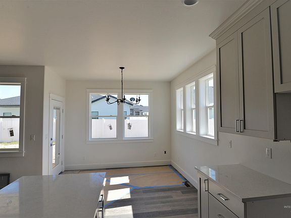5th image of 2896 Sun Mountain Dr