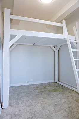 Rented by Metropolitan Equities | media 6