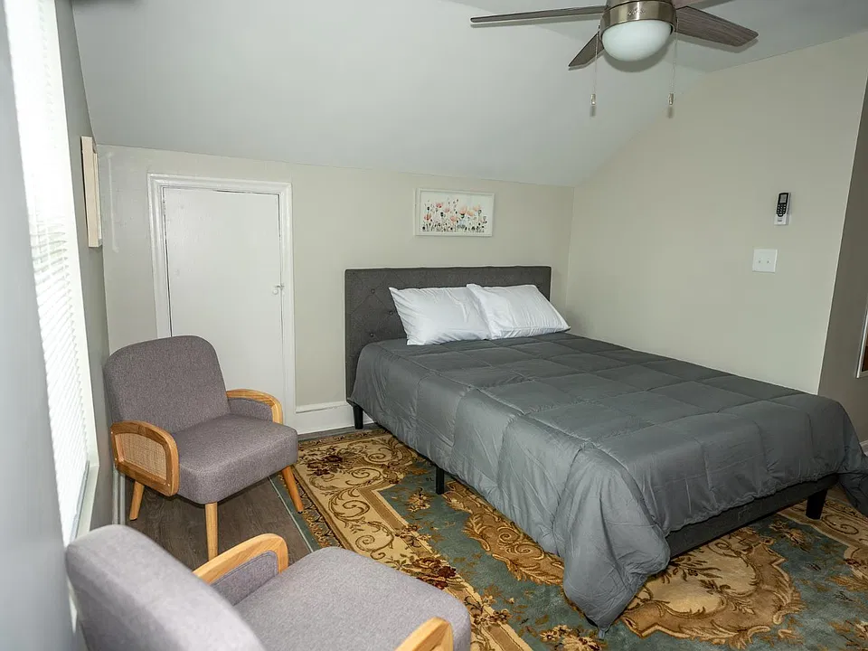 860 S Confederate Ave #5
