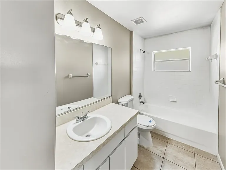 1360 S Washington Ave — Photo 4