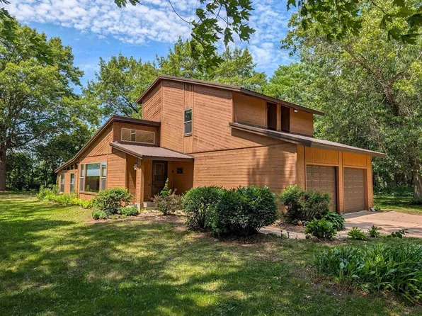 812 80-133 Road, Avoca, WI 53506