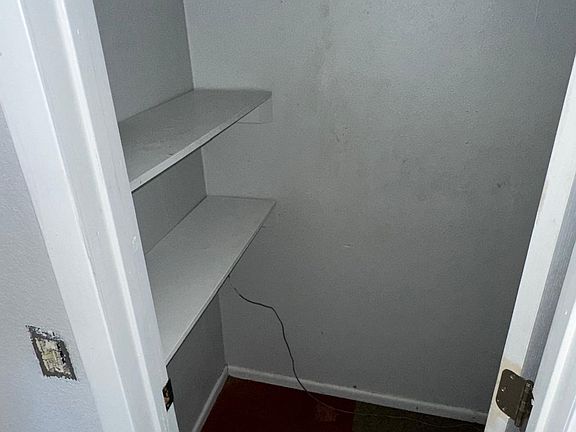 5th image of 415 E Upas Ave