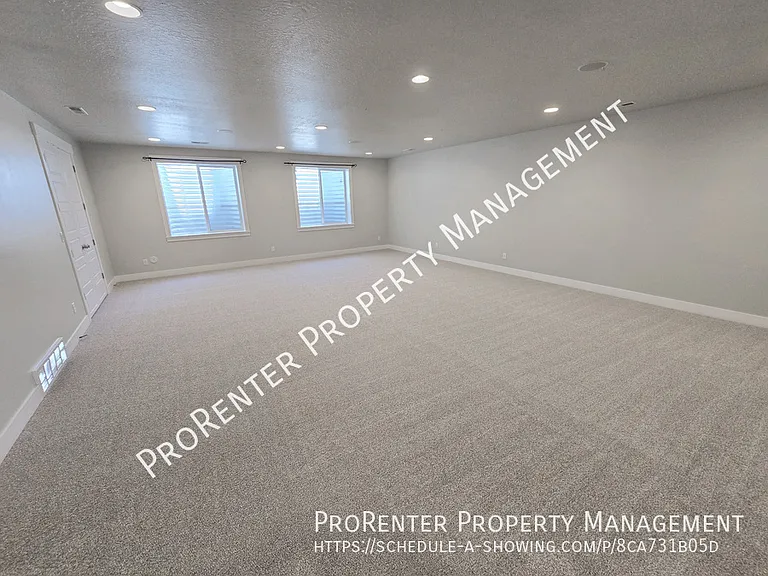 1308 E Maple Way — Photo 22