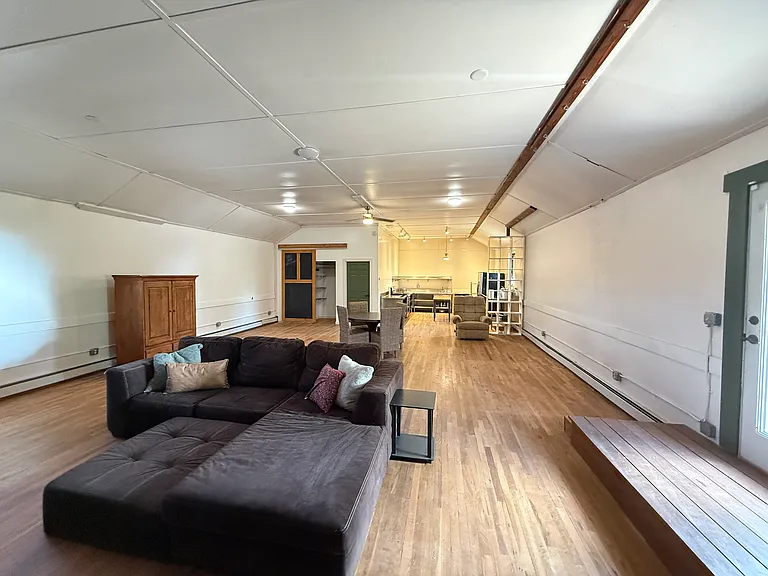 299 W Jefferson Ave — Photo 1