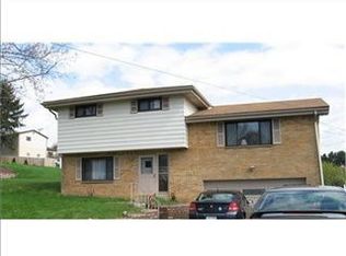 7 Eichelberger Dr, Coraopolis, PA 15108