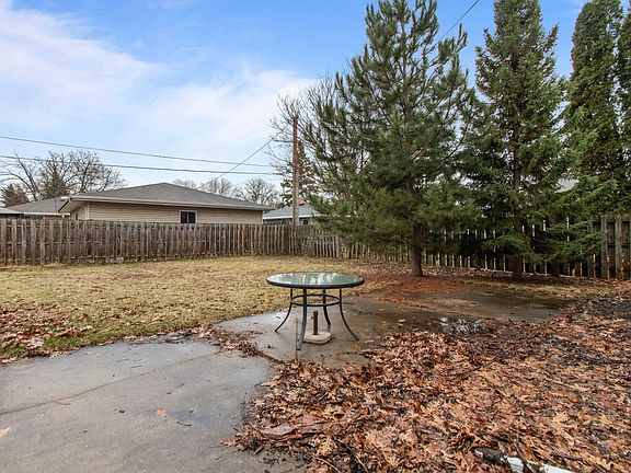 5th image of 2436 Hickory Ln