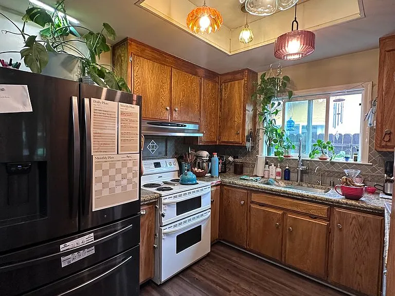 1506 Manzanita Ln — Photo 2