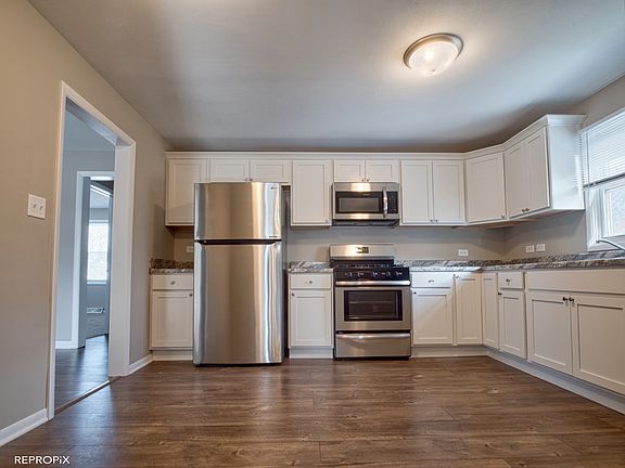 3rd image of 915 Landon Ave
