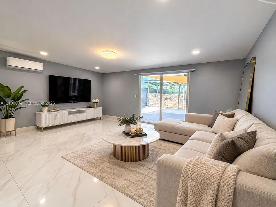 971 W 80th Pl