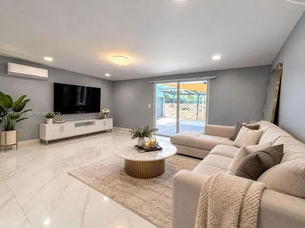 971 W 80th Pl, Hialeah, FL 33014