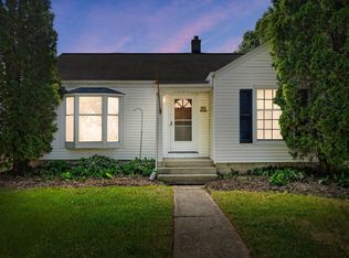 W63N399 Hillcrest Ave, Cedarburg, WI 53012